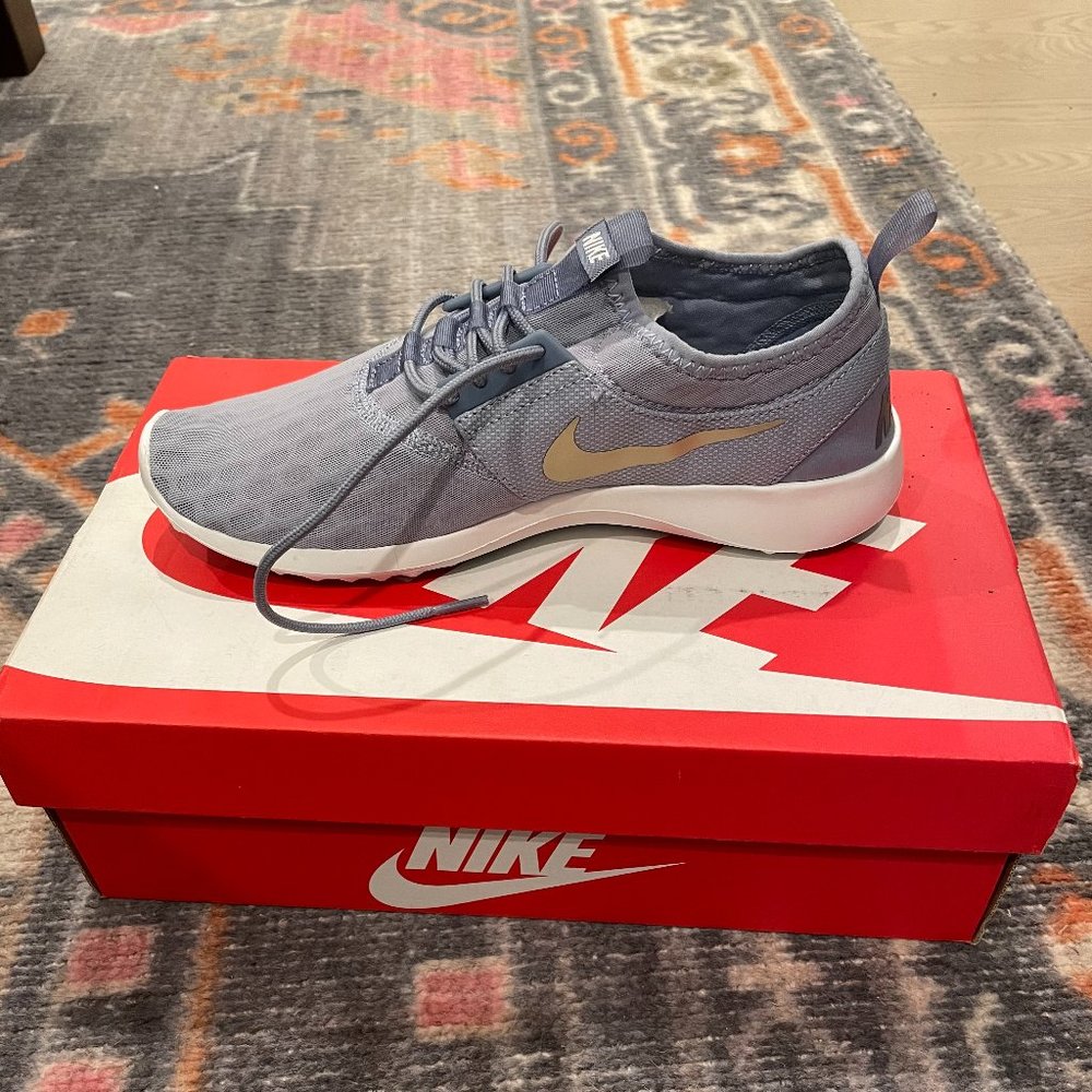 Womens Nike Juvenate Running Shoes - Size 8